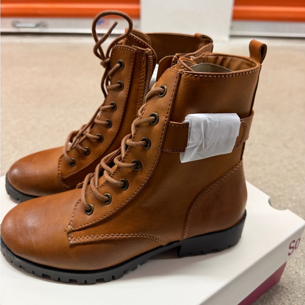 NWB SO Women’s Broccoli Lace up Boots Cognac Size 7
